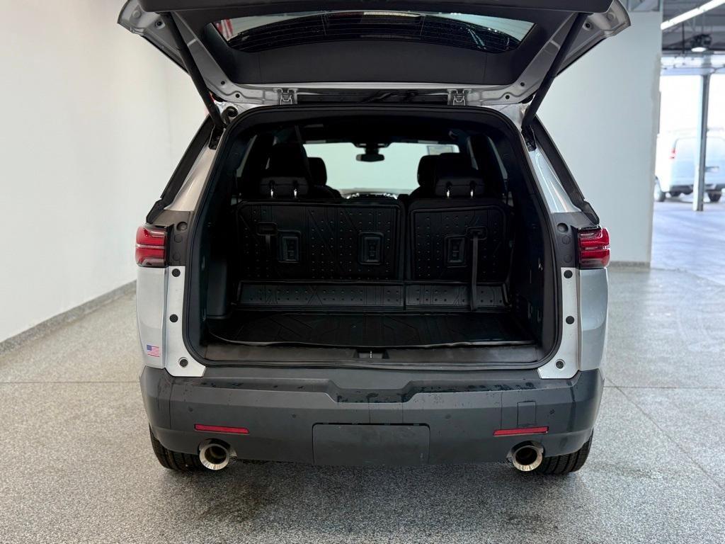 used 2022 Chevrolet Traverse car, priced at $28,989