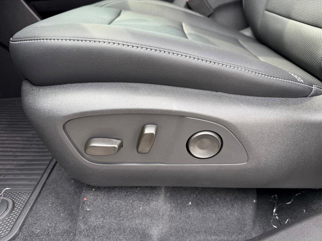 new 2025 Chevrolet Traverse car, priced at $43,422