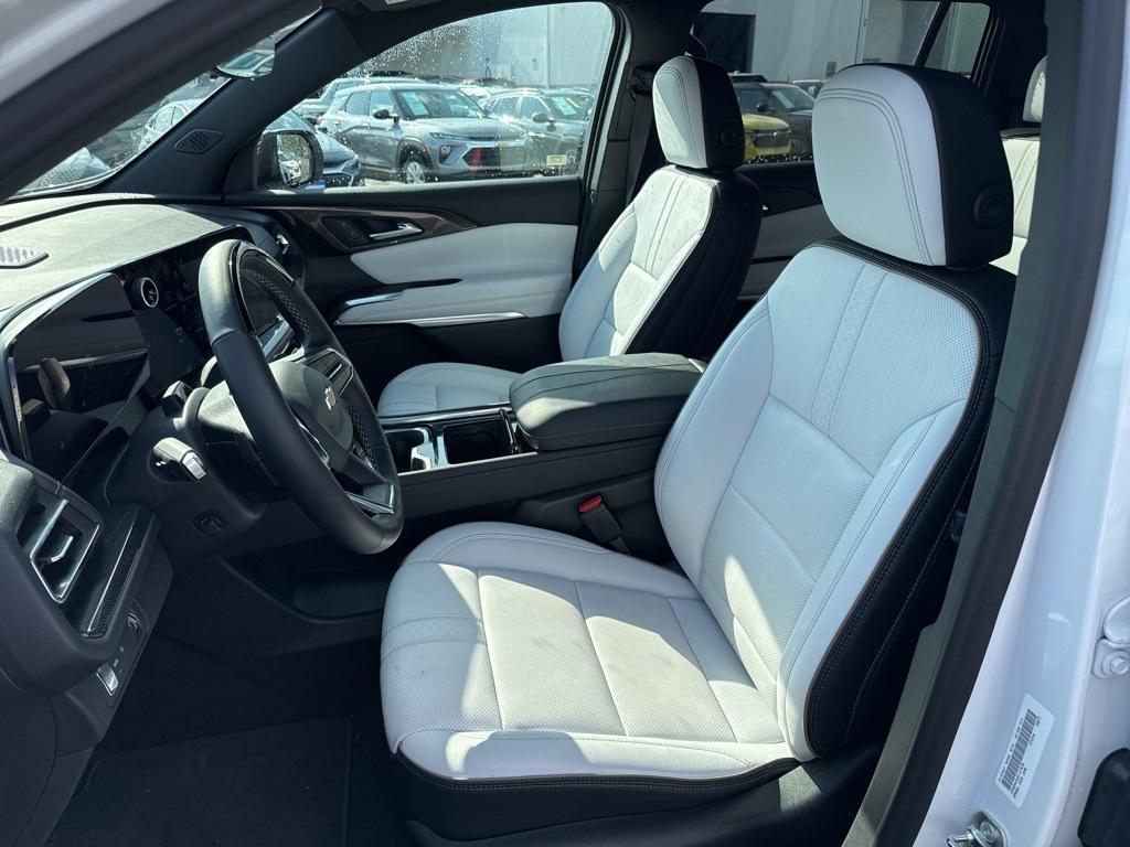 used 2024 Chevrolet Traverse car, priced at $53,989