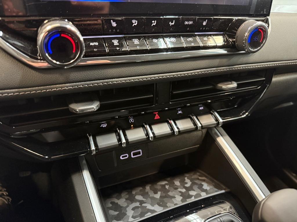 new 2025 Chevrolet Colorado car, priced at $35,995