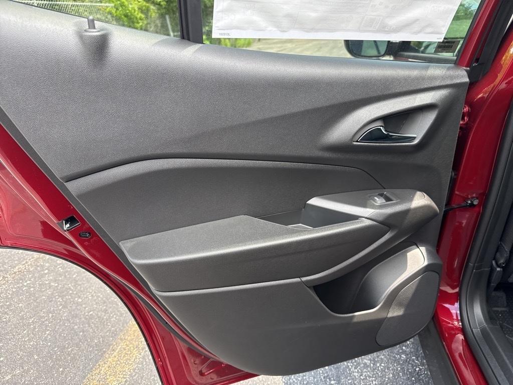 new 2025 Chevrolet Trax car, priced at $24,725