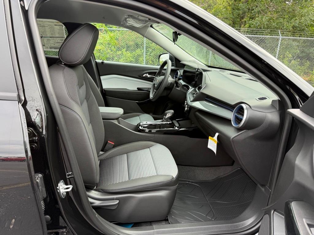 new 2025 Chevrolet Trax car, priced at $24,335