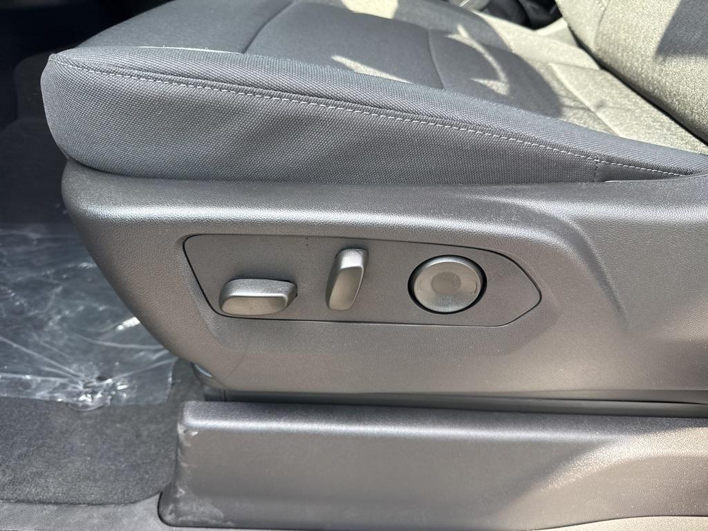 new 2025 Chevrolet Silverado 1500 car, priced at $41,995