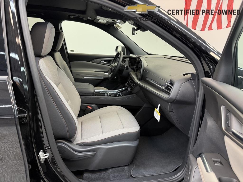used 2024 Chevrolet Traverse car, priced at $44,989