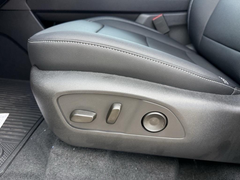 new 2026 Chevrolet Traverse car, priced at $43,995