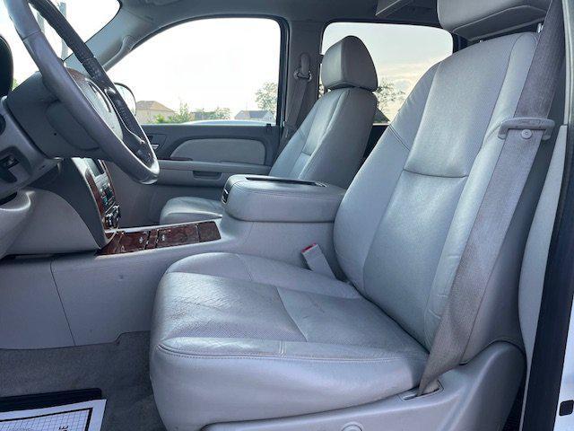 used 2009 Chevrolet Suburban car, priced at $12,995