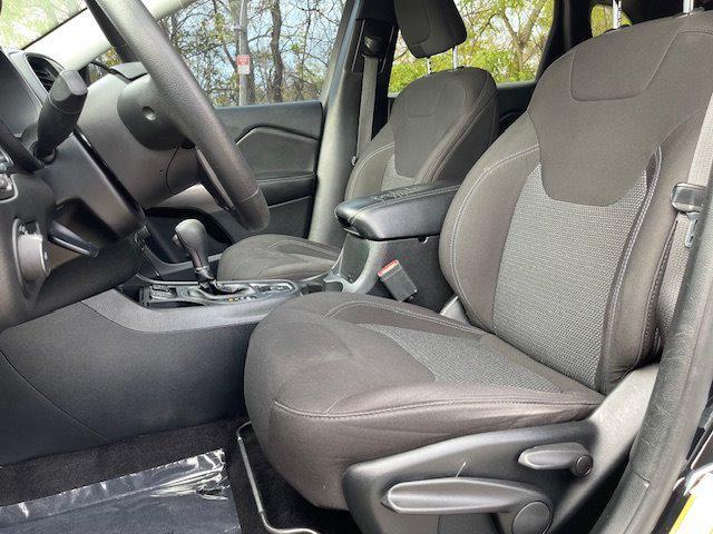 used 2019 Jeep Cherokee car, priced at $10,995