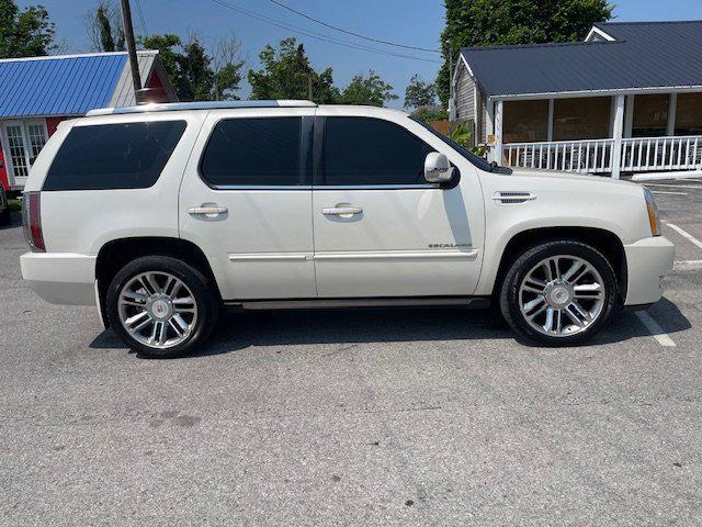 used 2013 Cadillac Escalade car, priced at $12,995