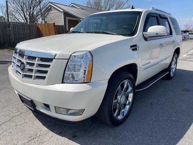 used 2007 Cadillac Escalade car, priced at $9,995