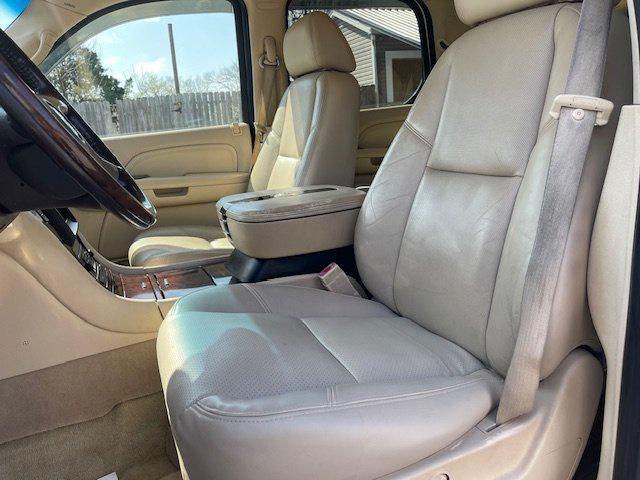 used 2007 Cadillac Escalade car, priced at $9,995