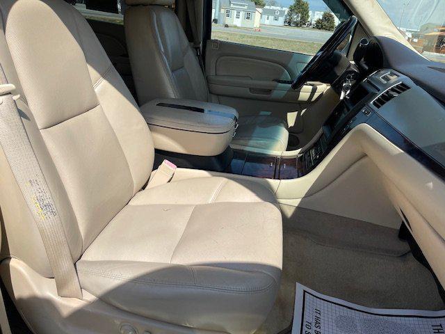 used 2007 Cadillac Escalade car, priced at $9,995