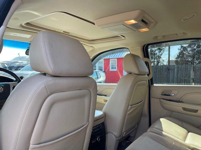 used 2007 Cadillac Escalade car, priced at $9,995