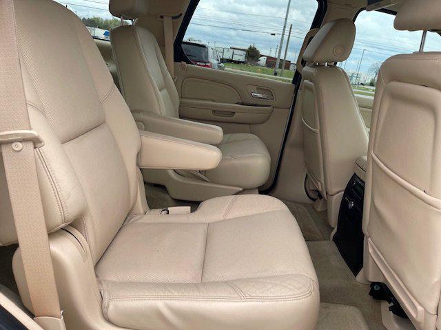 used 2007 Cadillac Escalade car, priced at $15,995
