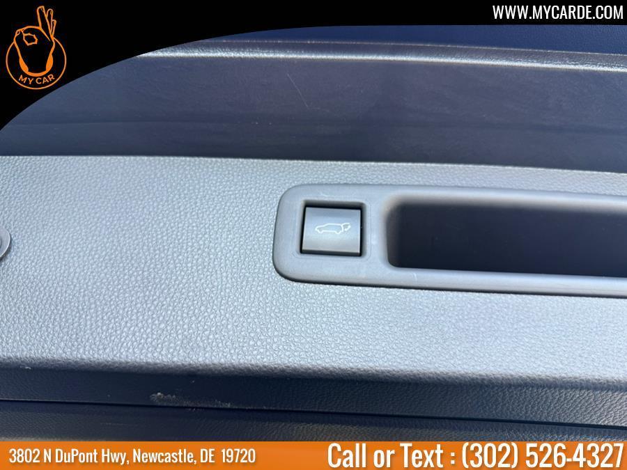 used 2023 Toyota Highlander car, priced at $32,100