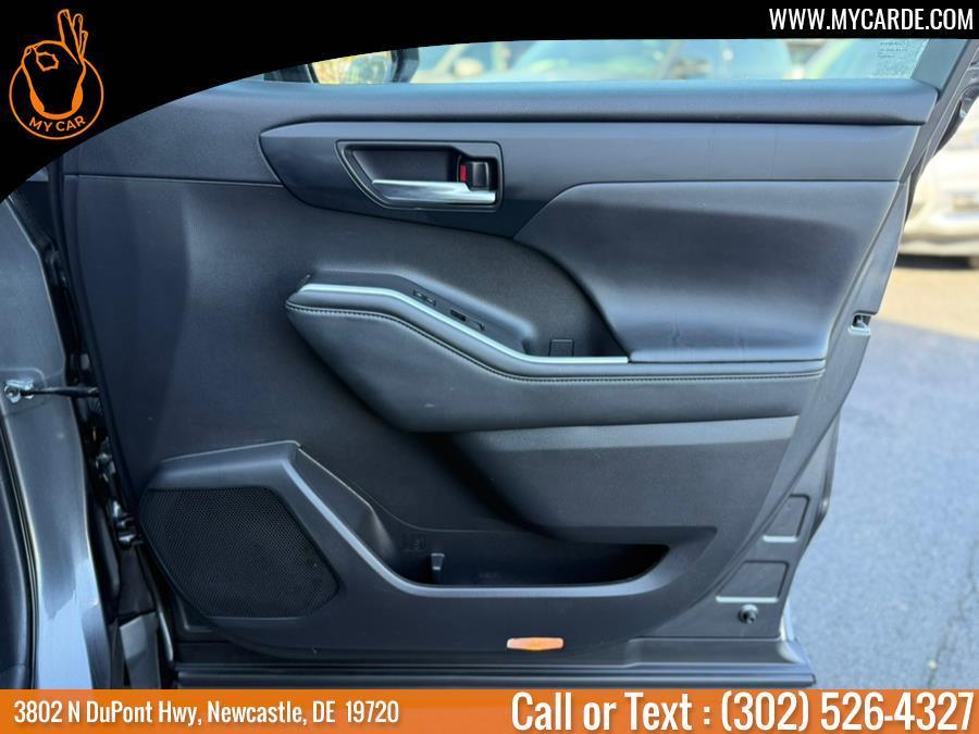 used 2023 Toyota Highlander car, priced at $32,100