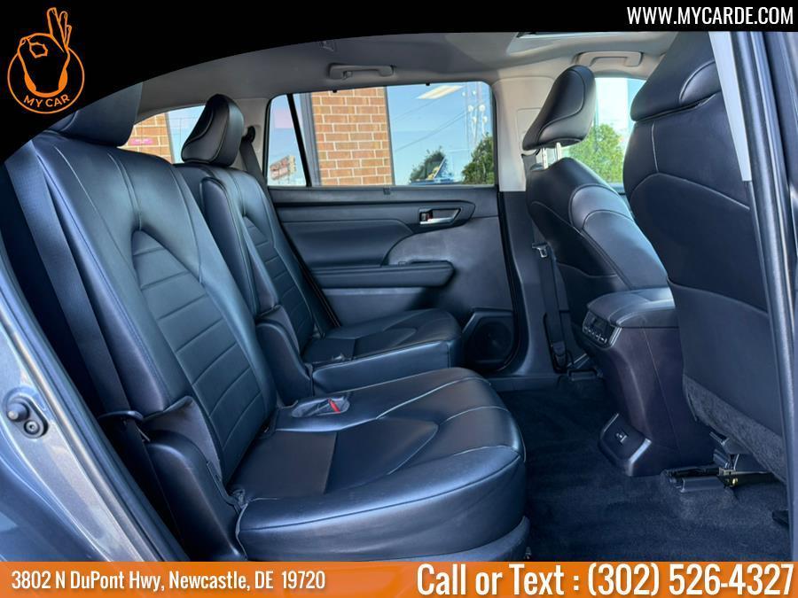 used 2023 Toyota Highlander car, priced at $32,100