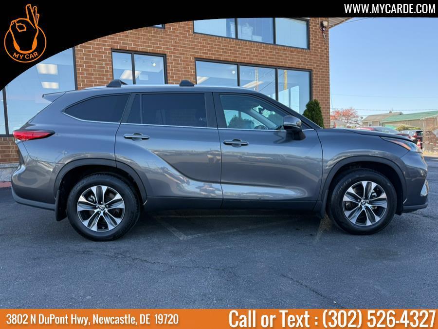 used 2023 Toyota Highlander car, priced at $32,100