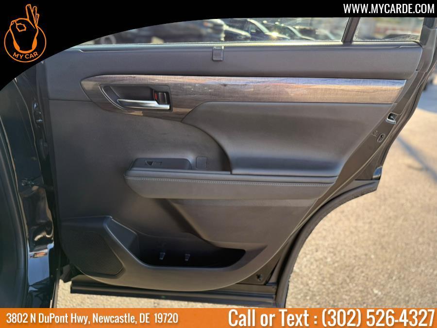used 2021 Toyota Highlander car, priced at $32,460