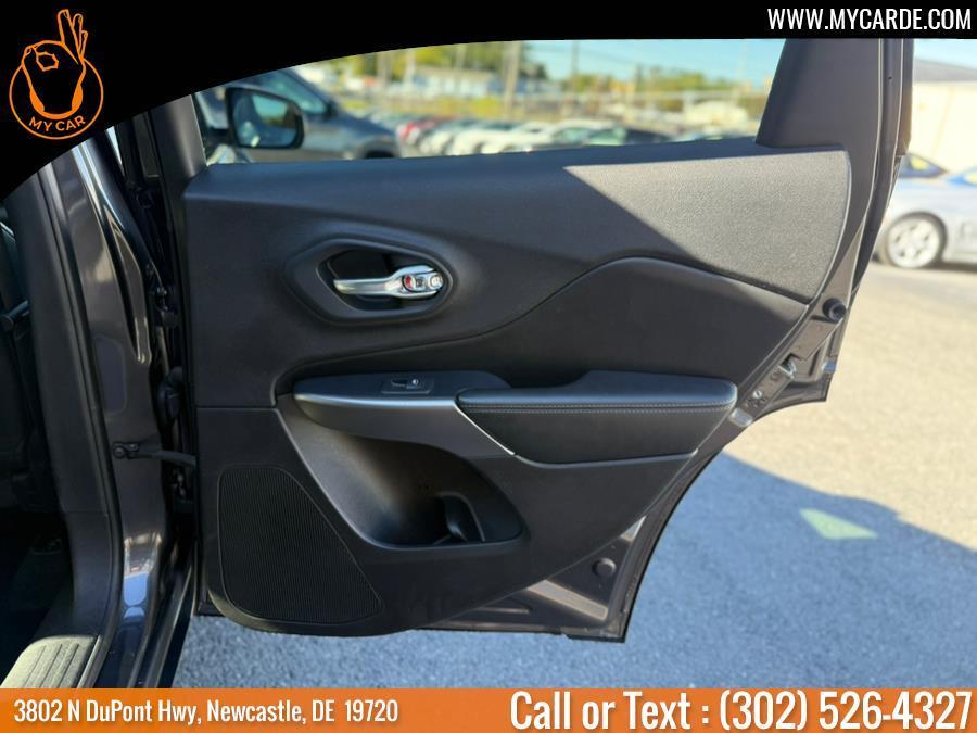 used 2020 Jeep Cherokee car, priced at $16,324