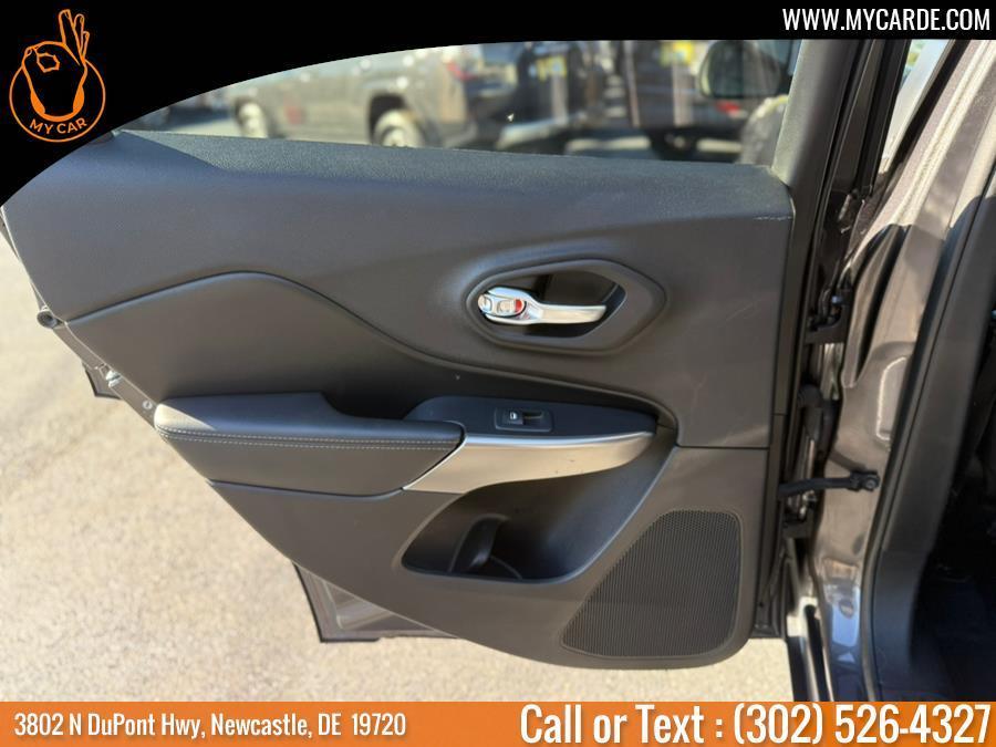 used 2020 Jeep Cherokee car, priced at $16,324