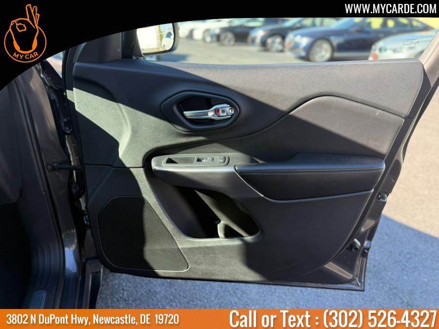 used 2020 Jeep Cherokee car, priced at $16,324