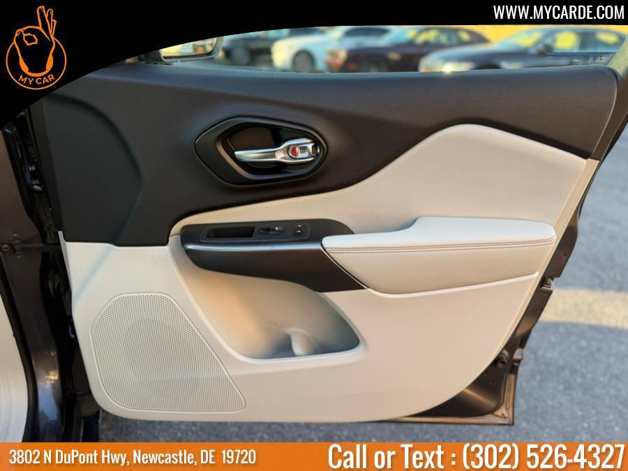 used 2020 Jeep Cherokee car, priced at $16,490