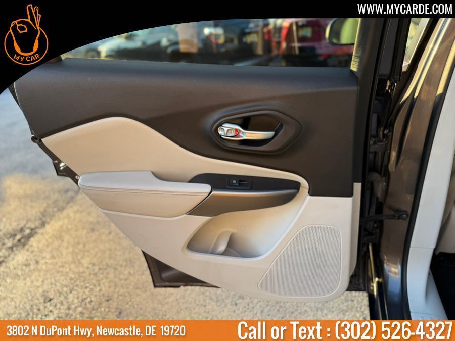 used 2020 Jeep Cherokee car, priced at $16,490