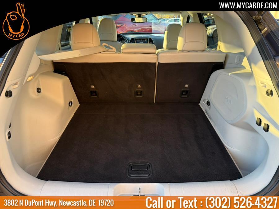 used 2020 Jeep Cherokee car, priced at $16,490