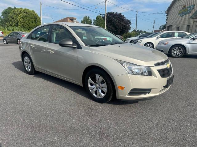 used 2014 Chevrolet Cruze car, priced at $9,900