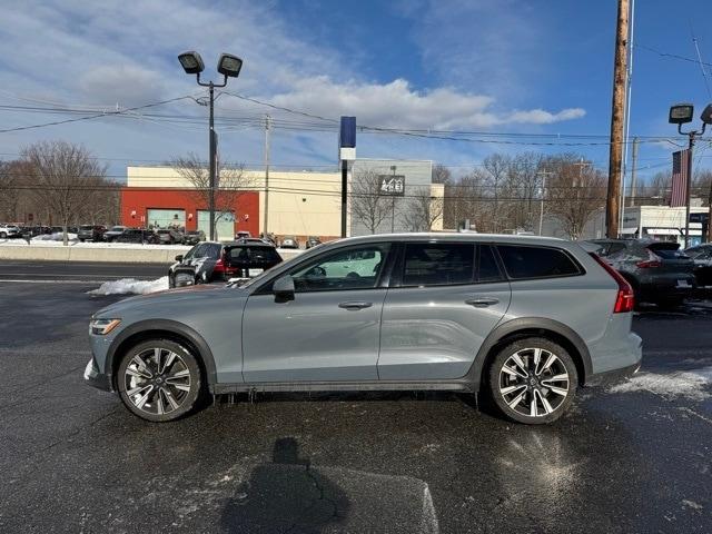 used 2022 Volvo V60 Cross Country car, priced at $38,590