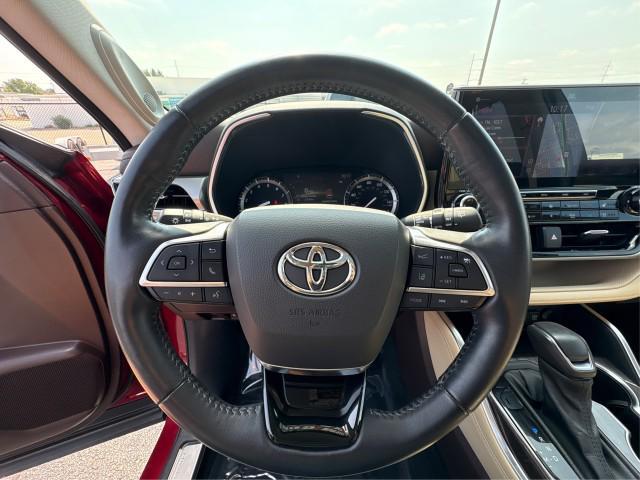 used 2021 Toyota Highlander car, priced at $39,405