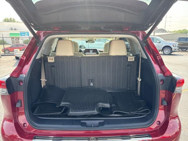 used 2021 Toyota Highlander car, priced at $39,405