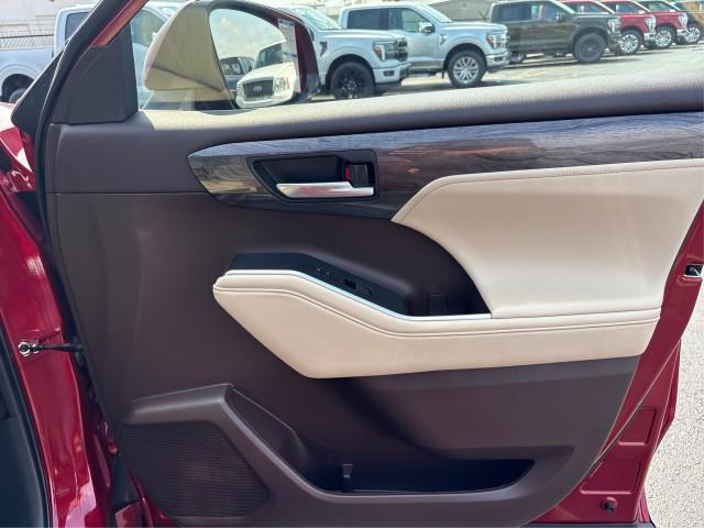 used 2021 Toyota Highlander car, priced at $39,405