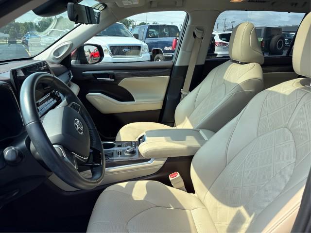 used 2021 Toyota Highlander car, priced at $39,405