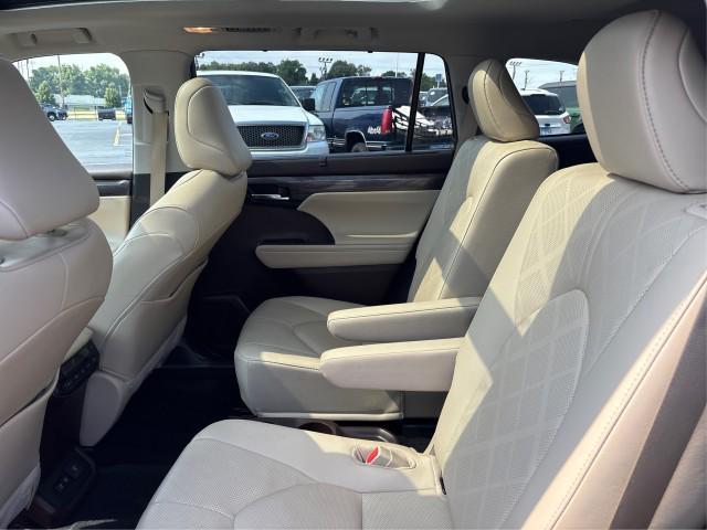 used 2021 Toyota Highlander car, priced at $39,405