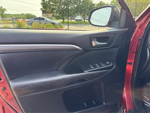 used 2019 Toyota Highlander car, priced at $30,255