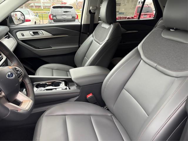 new 2025 Ford Explorer car, priced at $47,704