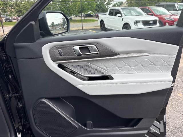 new 2025 Ford Explorer car, priced at $59,469