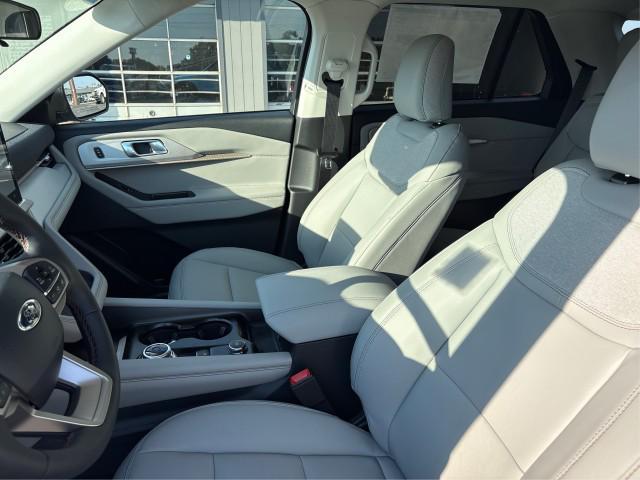 new 2025 Ford Explorer car, priced at $48,199