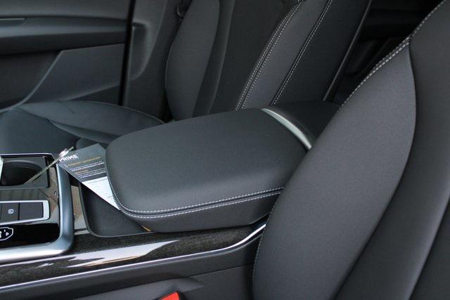 new 2025 Audi Q7 car, priced at $60,716