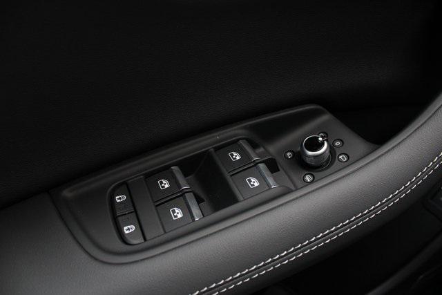 new 2025 Audi Q7 car, priced at $75,145