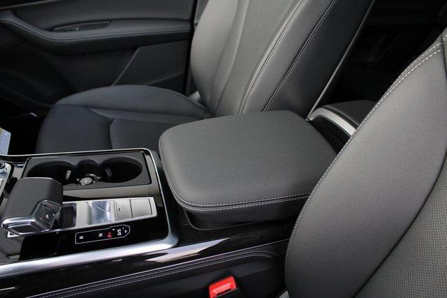 new 2025 Audi Q7 car, priced at $75,145