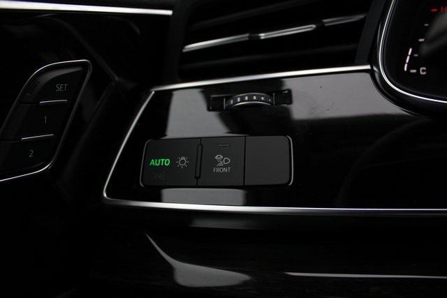 new 2025 Audi Q7 car, priced at $66,282