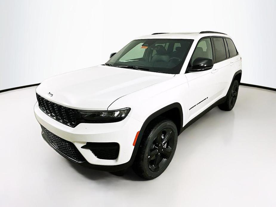 new 2025 Jeep Grand Cherokee car, priced at $45,128