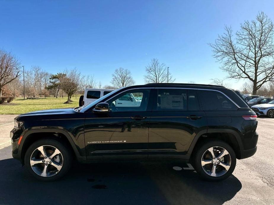 new 2024 Jeep Grand Cherokee car, priced at $49,185