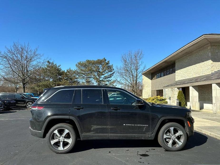 new 2024 Jeep Grand Cherokee car, priced at $45,435