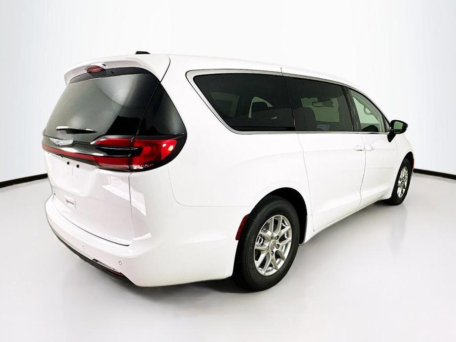 new 2024 Chrysler Pacifica car, priced at $38,038