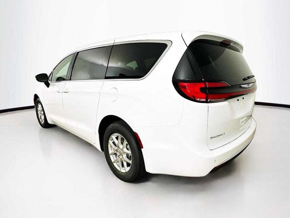 new 2024 Chrysler Pacifica car, priced at $38,038