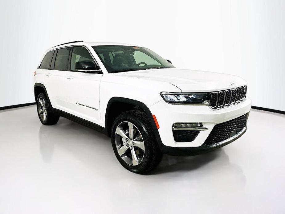 new 2025 Jeep Grand Cherokee car, priced at $49,303