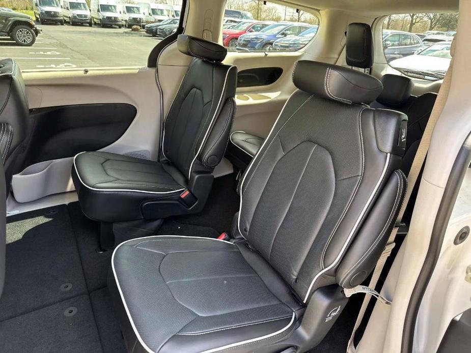 new 2024 Chrysler Pacifica car, priced at $48,927